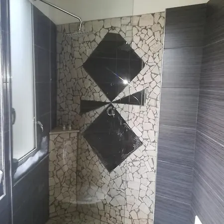 Exagon Flower מלון