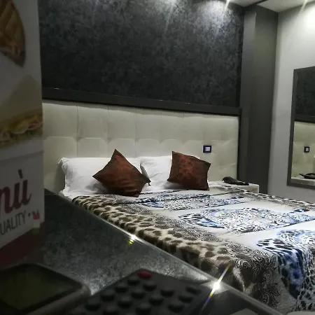 Exagon Flower 3* קסטל וולטורנו